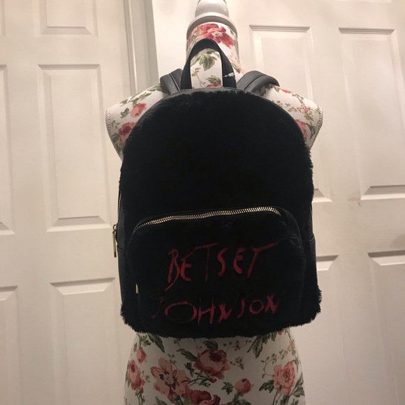 ❌SOLD❌NEW Betsey Johnson Fuzzy FAux Fur Backpack - Picture 3 of 4